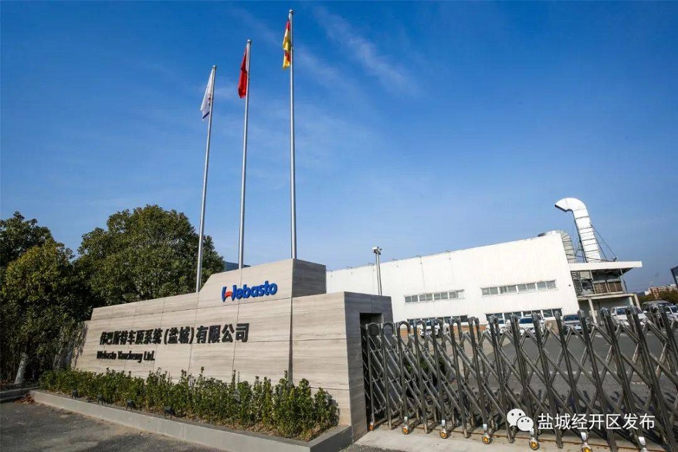 偉巴斯特多個廠房采購觀馬門業pvc軟簾快速門