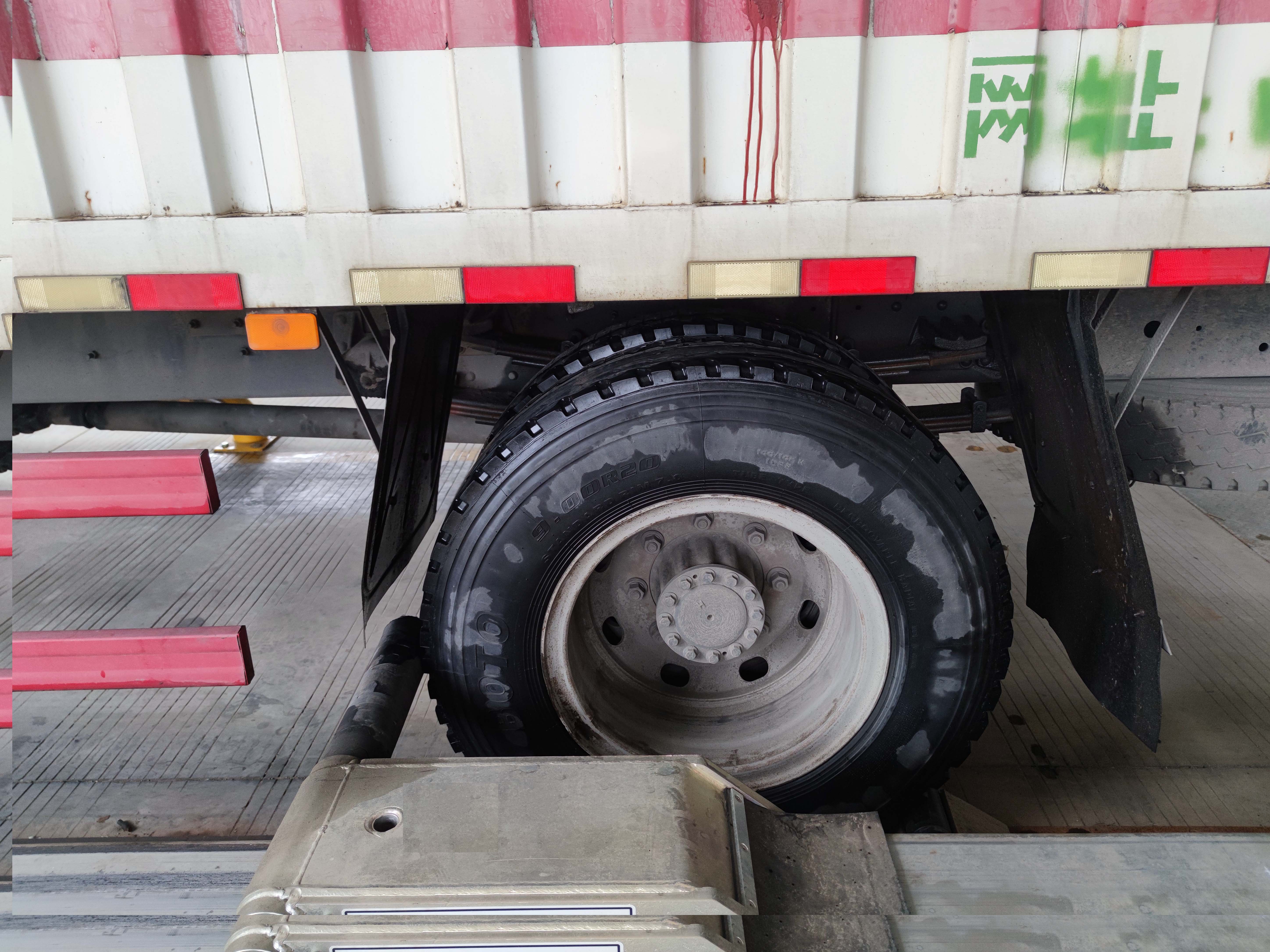輪式自動鎖車器2.jpg